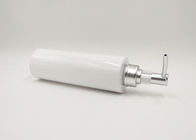 botella de empaquetado blanca plástica de la loción del ANIMAL DOMÉSTICO de 100ml 200ml con la bomba de plata