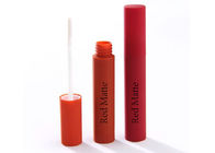 El color mate rojo 5ml vacia la forma del cilindro de los envases del lustre del labio fácil llevar