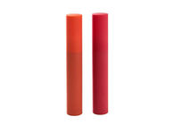 El color mate rojo 5ml vacia la forma del cilindro de los envases del lustre del labio fácil llevar